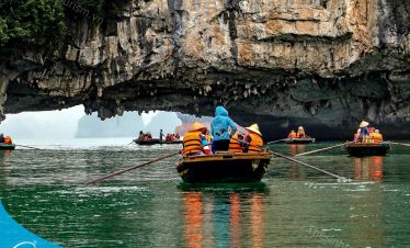 Tham quan Vịnh Hạ Long