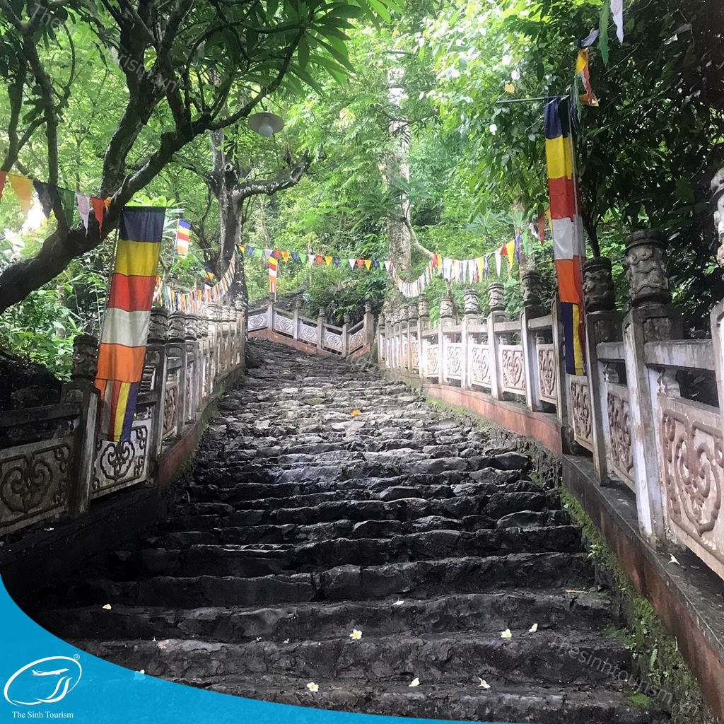 hinh-anh-tour-du-lich-chua-huong-ha-noi-the-sinh-tourism-sinh-cafe-15-20230526