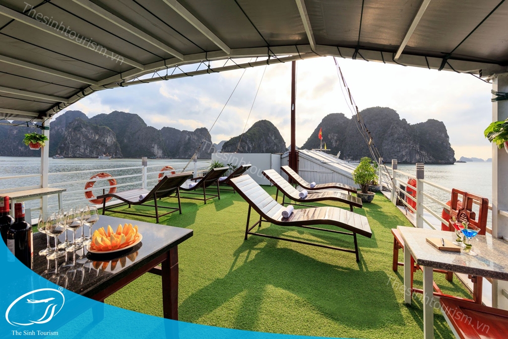 tour-du-lich-du-thuyen-ha-long-chill-sinh-cafe-the-sinh-tourism010-20230523