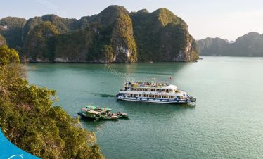 Tour du thuyền Hạ Long 1 ngày