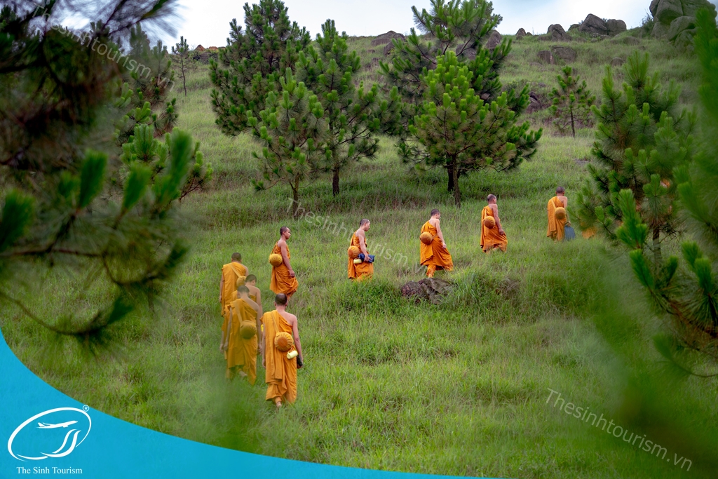 tour-du-quang-ninh-chua-ba-vang-thesinh-sinhcafe-20230519-006