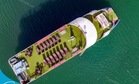 Đi tàu du lịch Hạ Long