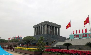 Khám phá Hà Nội - Tour du lịch Hà Nội - Lăng Chủ Tịch Hồ Chí Minh