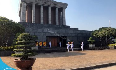 Kinh nghiệm du lịch Hà Nội - Lăng Chủ tịch Hồ Chí Minh