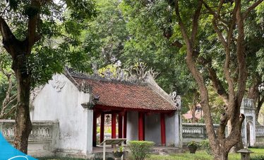 Tour du lịch Hà Nội giá rẻ - Văn Miếu Quốc Tử Giám