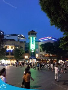 Trải nghiệm cuộc sống người dân và tìm hiểu văn hóa ẩm thực với tour tham quan Hà Nội giá rẻ của Sinh Cafe Travel 7 ha noi ve dem du lich dem ha noi the sinh tourism the sinh tourist sinh cafe travel 017