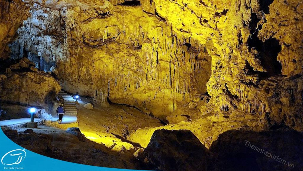 Đi tour Cao Bằng - Tham quan động Ngườm Ngao