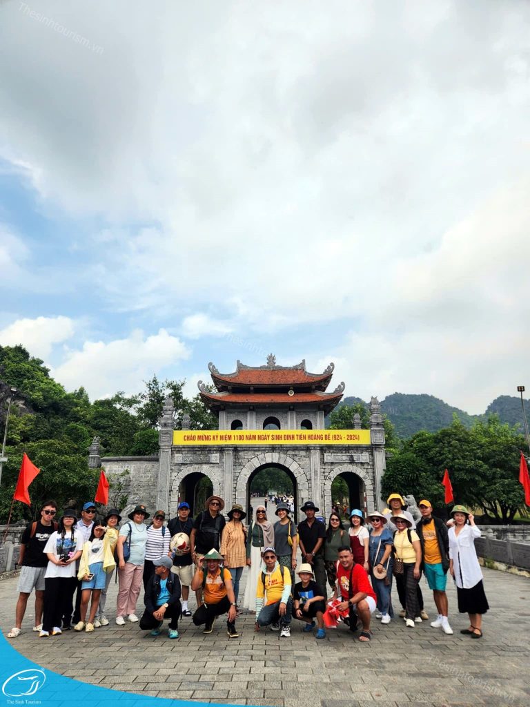 du lich the sinh the sinh tourist du lich ninh binh bai dinh trang an tour ninh binh bai dinh trang an 023 20241022