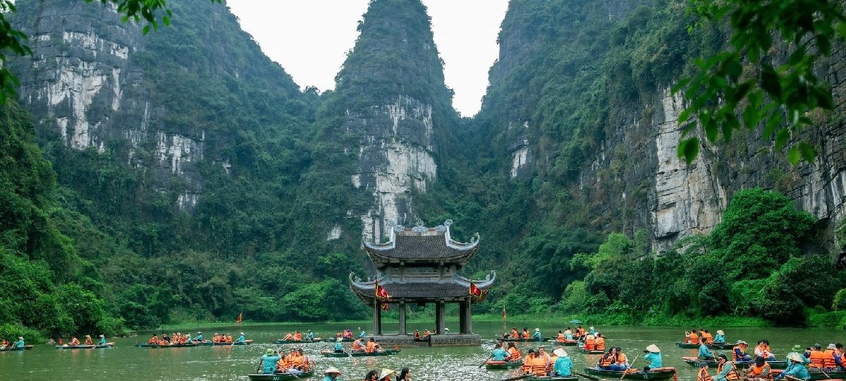 Tour Ninh Bình Hạ Long 2 ngày 1 đêm: Hành trình khám phá hai viên ngọc quý miền Bắc cùng Thế Sinh Tourist 1 Đặt Tour Ninh Bình Hạ Long 2 ngày 1 đêm cùng Thế Sinh Tourist - Ảnh sưu tầm