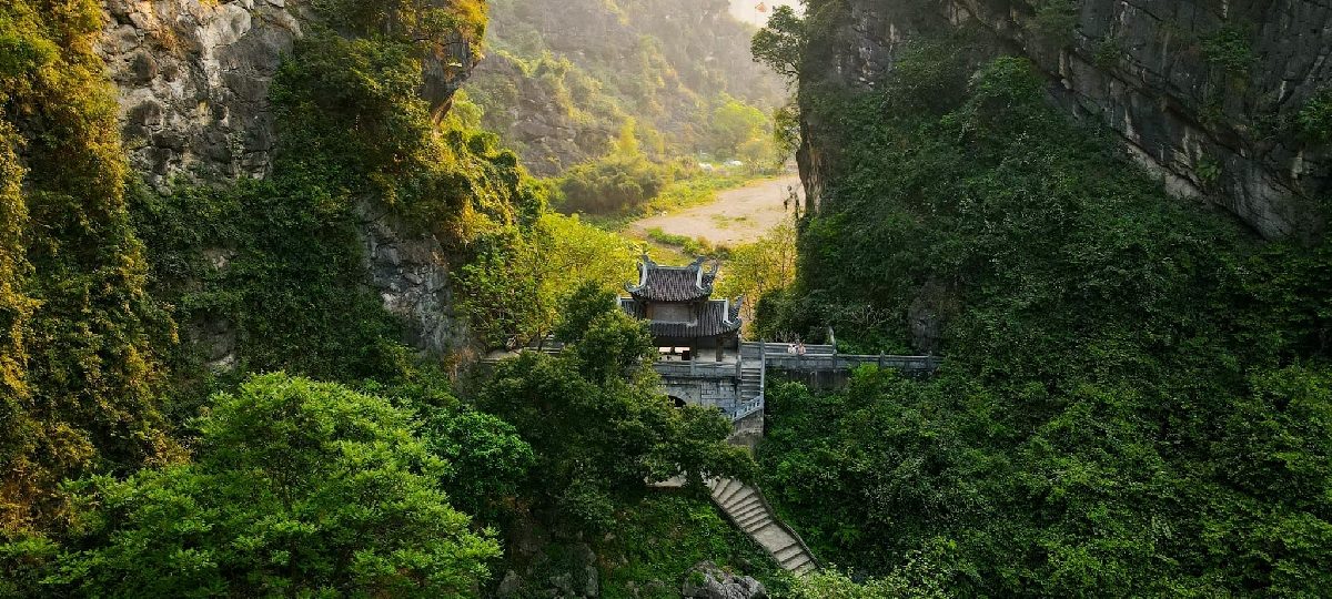 Tuyệt Tình Cốc Ninh Bình là gì? Có gì đặc biệt mà ai cũng muốn đến? 1 Tuyệt Tình Cốc Ninh Bình - Ảnh sưu tầm
