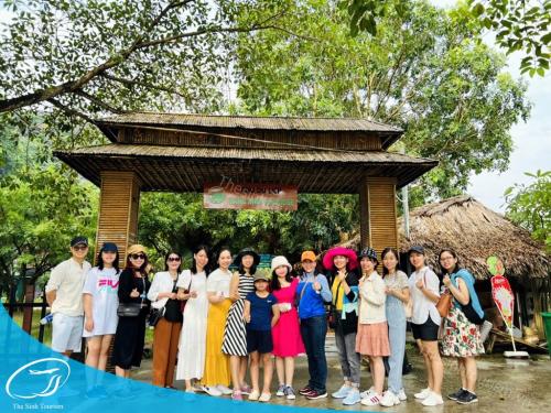 hinh-anh-khach-du-lich-di-tour-the-sinh-tourism-50-duong-thanh-sinh-cafe098-20230526