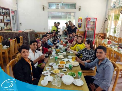 hinh-anh-khach-du-lich-di-tour-the-sinh-tourism-50-duong-thanh-sinh-cafe107-20230526