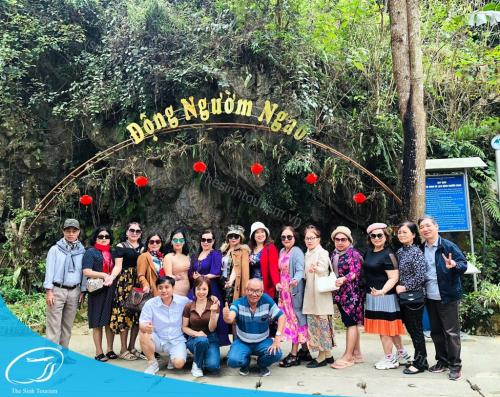 hinh-anh-khach-du-lich-di-tour-the-sinh-tourism-50-duong-thanh-sinh-cafe146-20230526